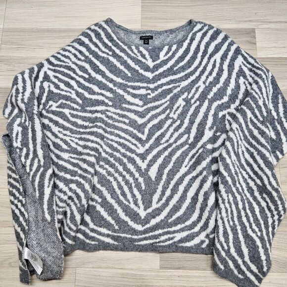 Ann Taylor Womens Gray Zebra Cape Poncho Sweater Size Small - Picture 3 of 8